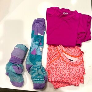 Girls ski clothes. Two sets of long underwear and two pairs f socks. Size 6-7